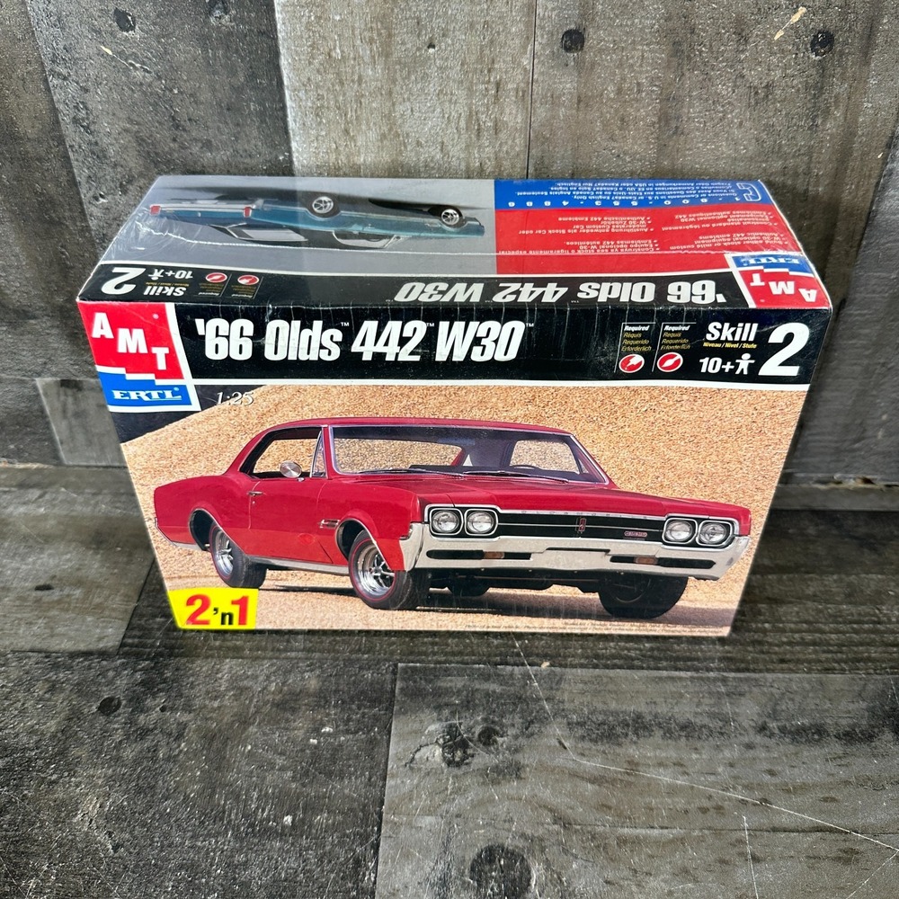 AMT Ertl 1/25 Scale '66 Olds 442 W30 Plastic Model Kit Sealed